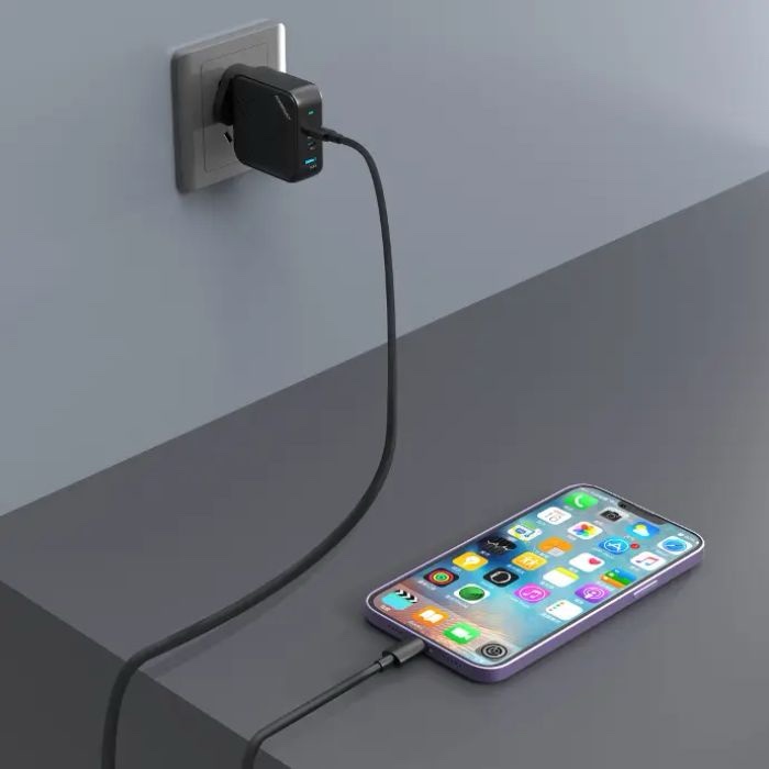 Powerology 140W PD QC 2xUSB-C and 1xUSB-A GaN Charger UK - Black PWCUQC022 - Image 5